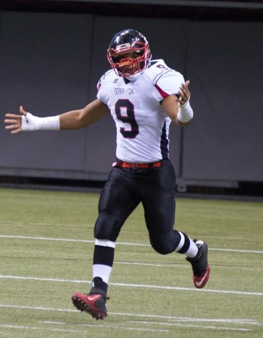 Izaiah Deon playing football